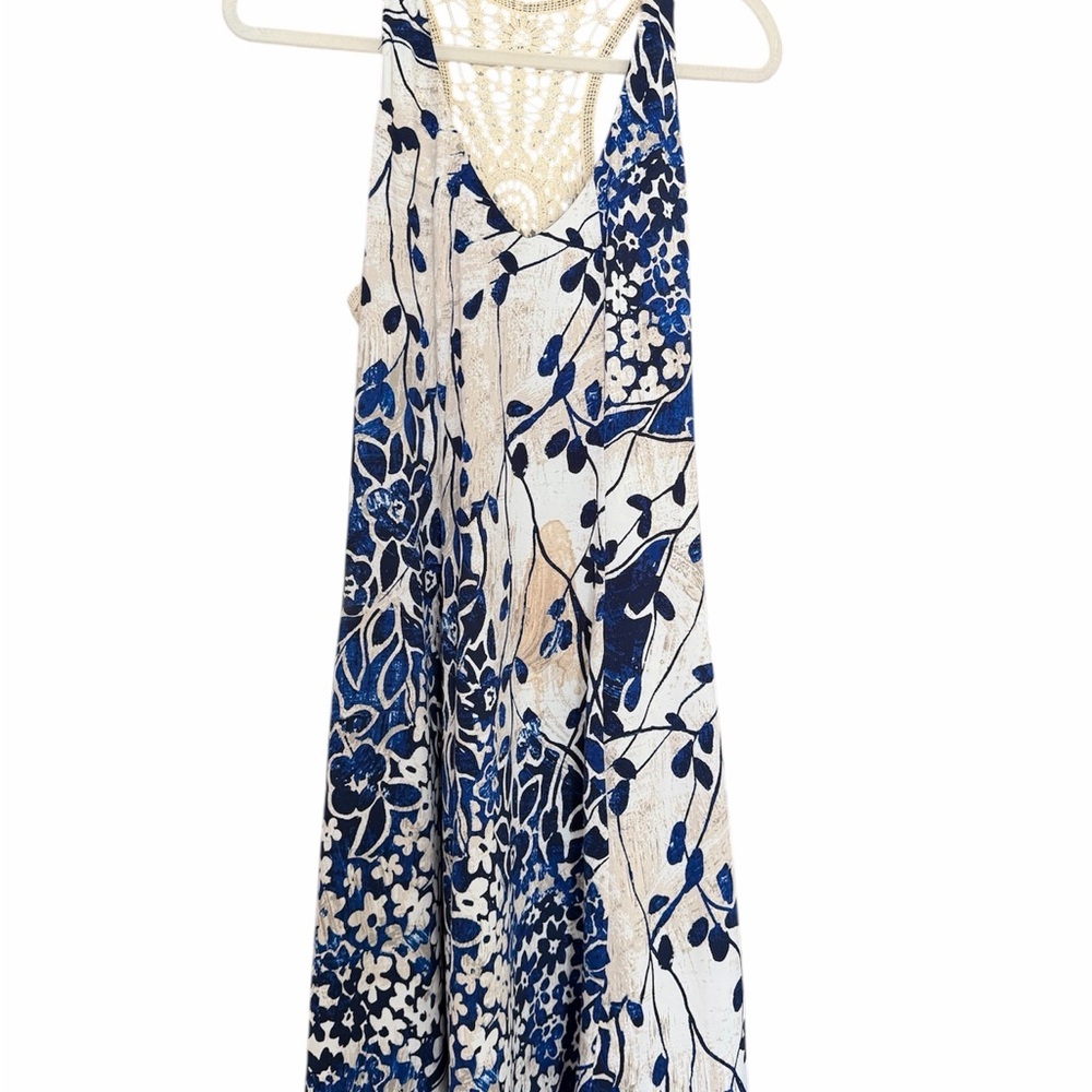 Gabby Skye Blue and White Floral Sleeveless Dress